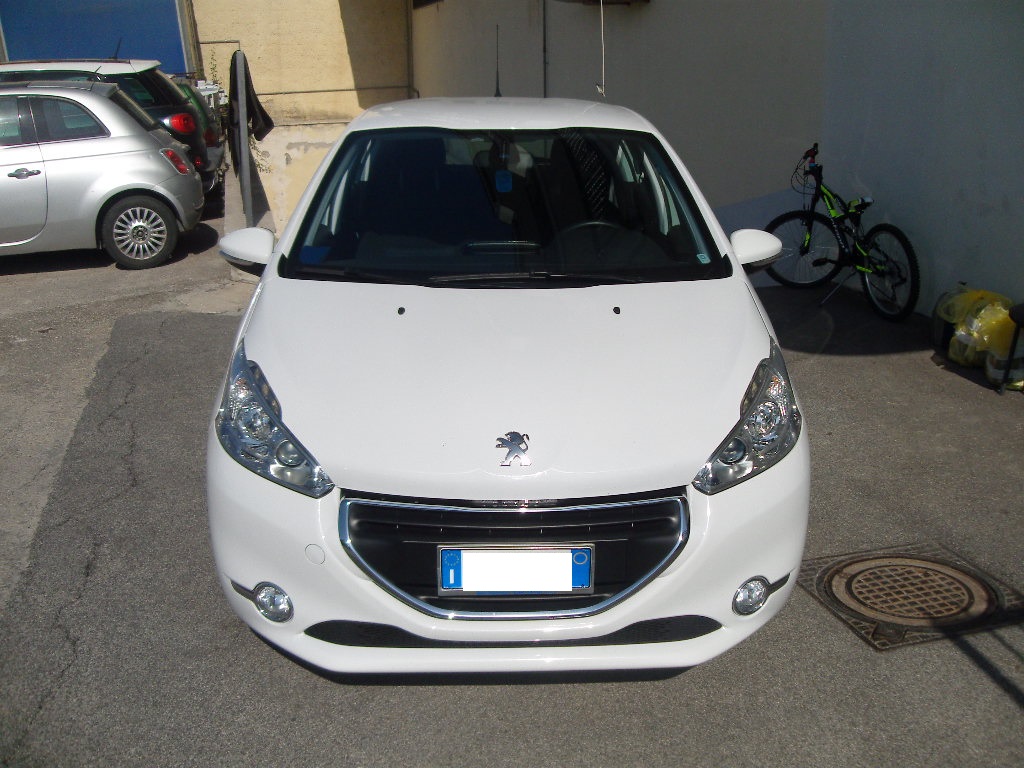 PEUGEOT 208 1.6 HDI ALLURE PEUGEOT 208 1.6 HDI ALLURE